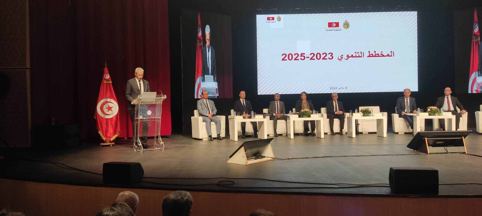 الحكومة تقدم مخططها التنموي 2023-2025 ..  أي محاور إستراتيجية لدفع التنمية والاقتصاد المنهار؟